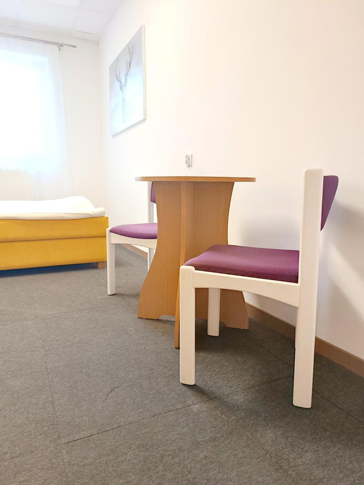 Hostel Krosnienska 12 Зелёна-Гура Экстерьер фото