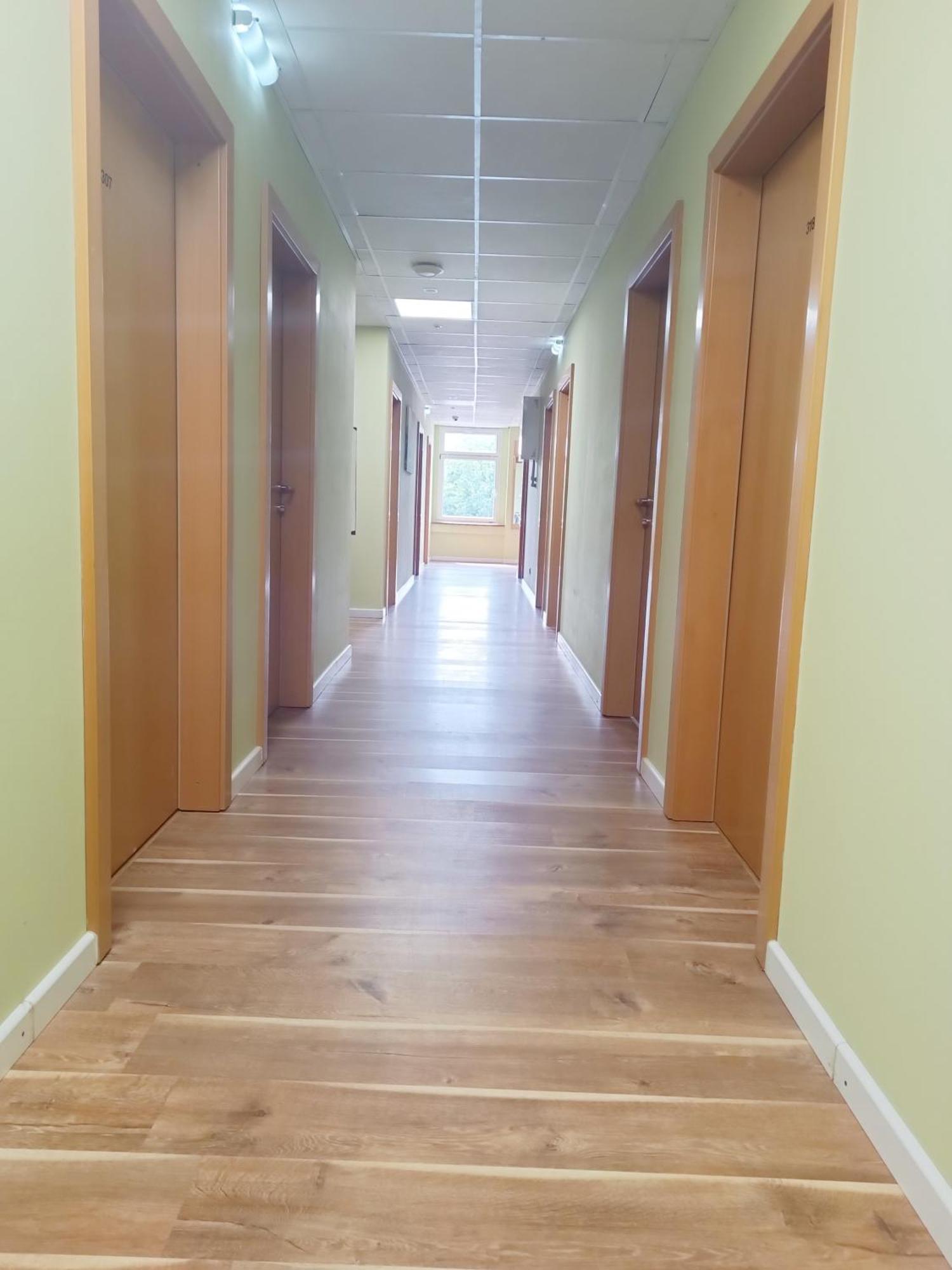 Hostel Krosnienska 12 Зелёна-Гура Экстерьер фото