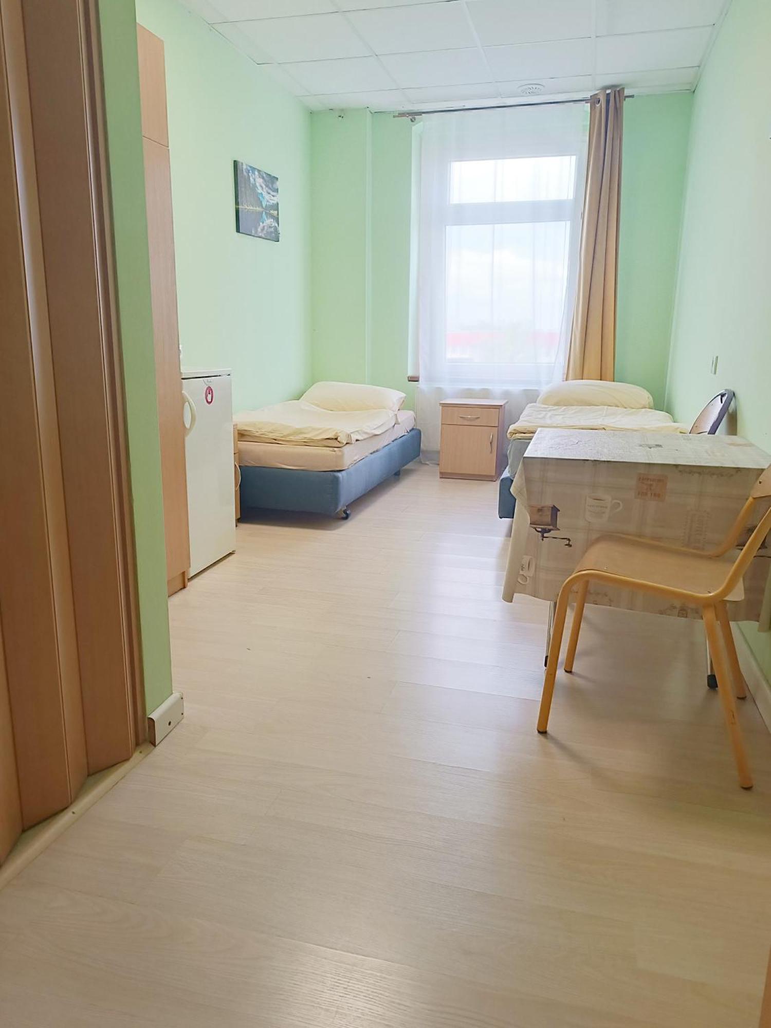 Hostel Krosnienska 12 Зелёна-Гура Экстерьер фото