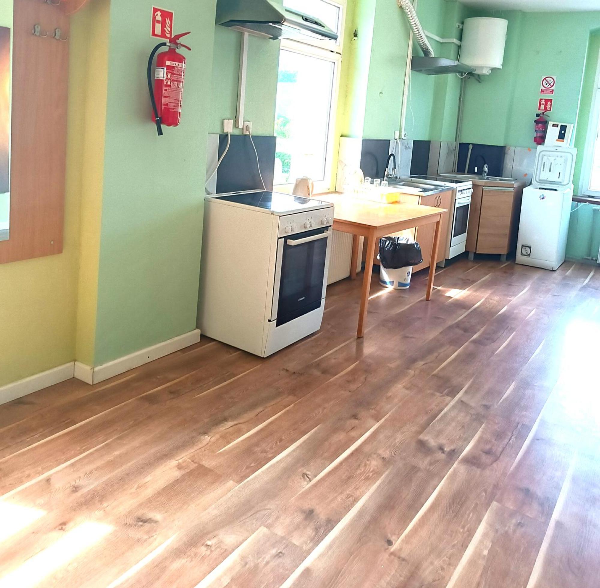Hostel Krosnienska 12 Зелёна-Гура Экстерьер фото