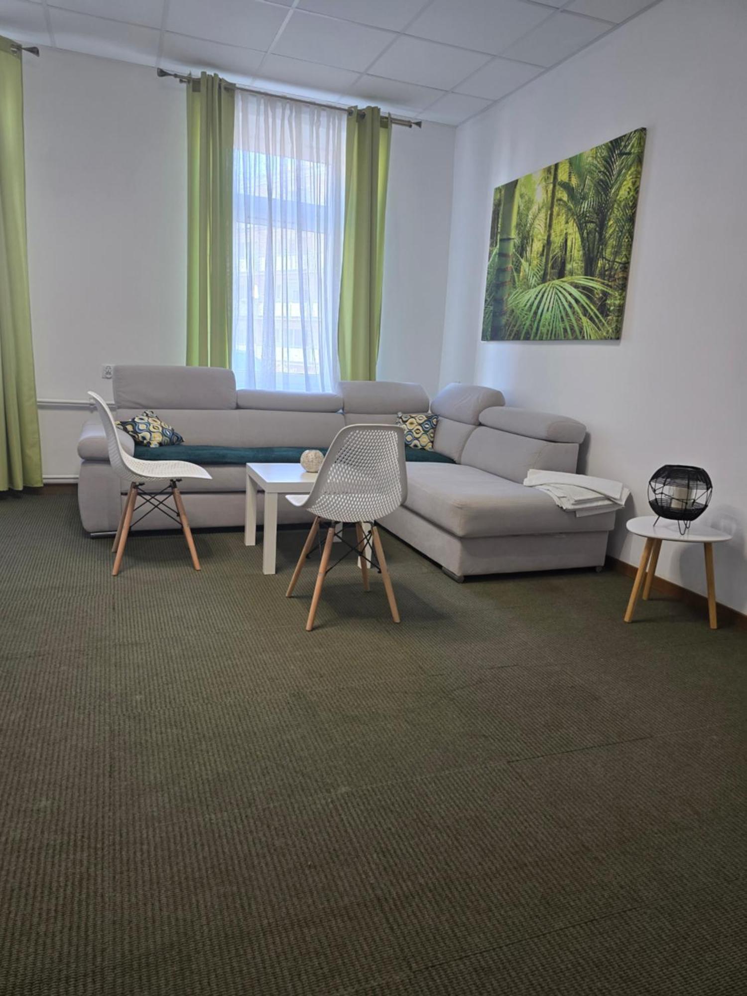 Hostel Krosnienska 12 Зелёна-Гура Экстерьер фото