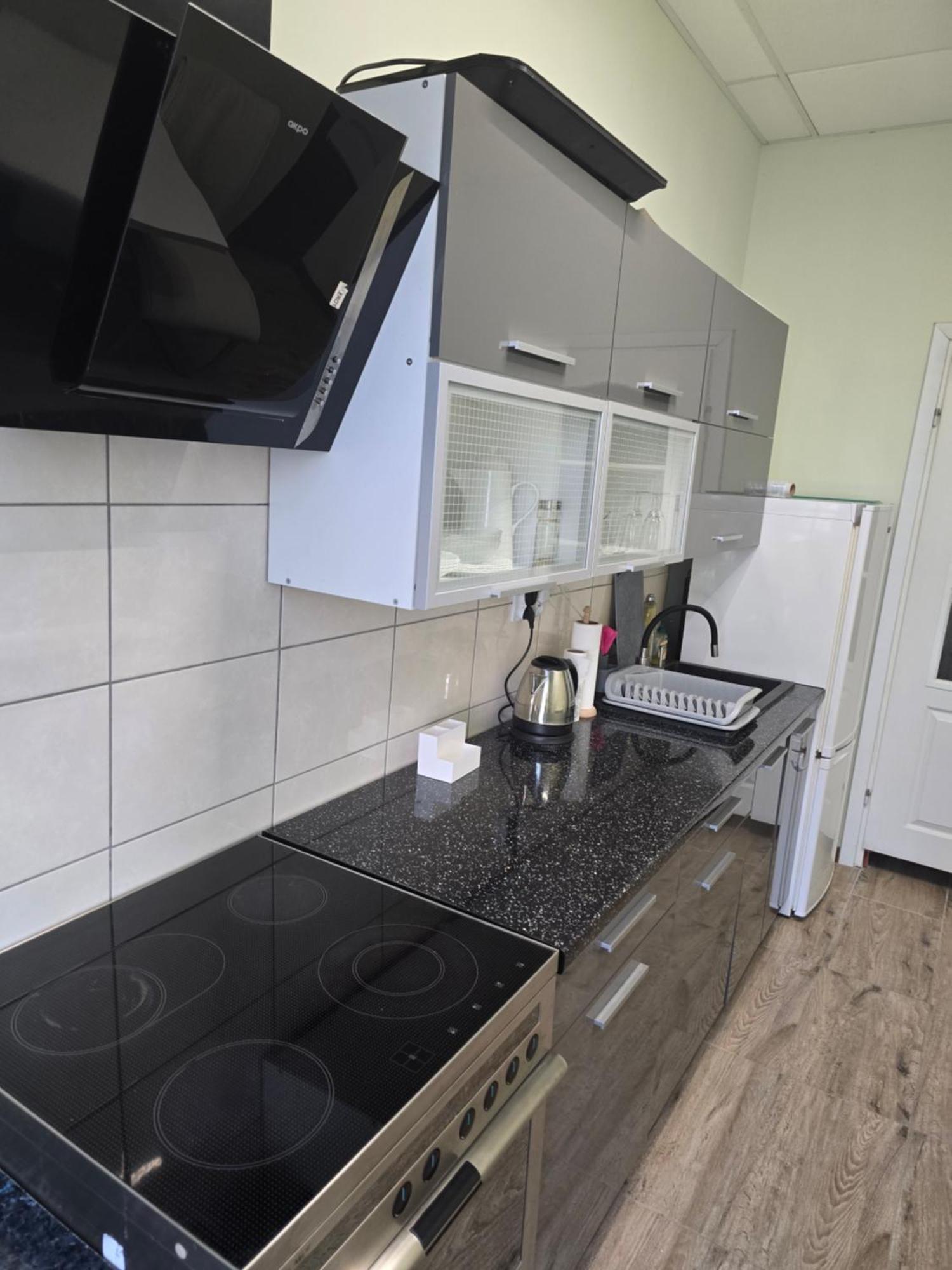 Hostel Krosnienska 12 Зелёна-Гура Экстерьер фото